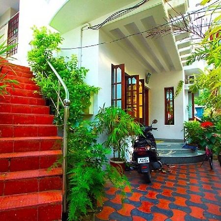 クリストヴィル ホームステイ Kochi エクステリア 写真