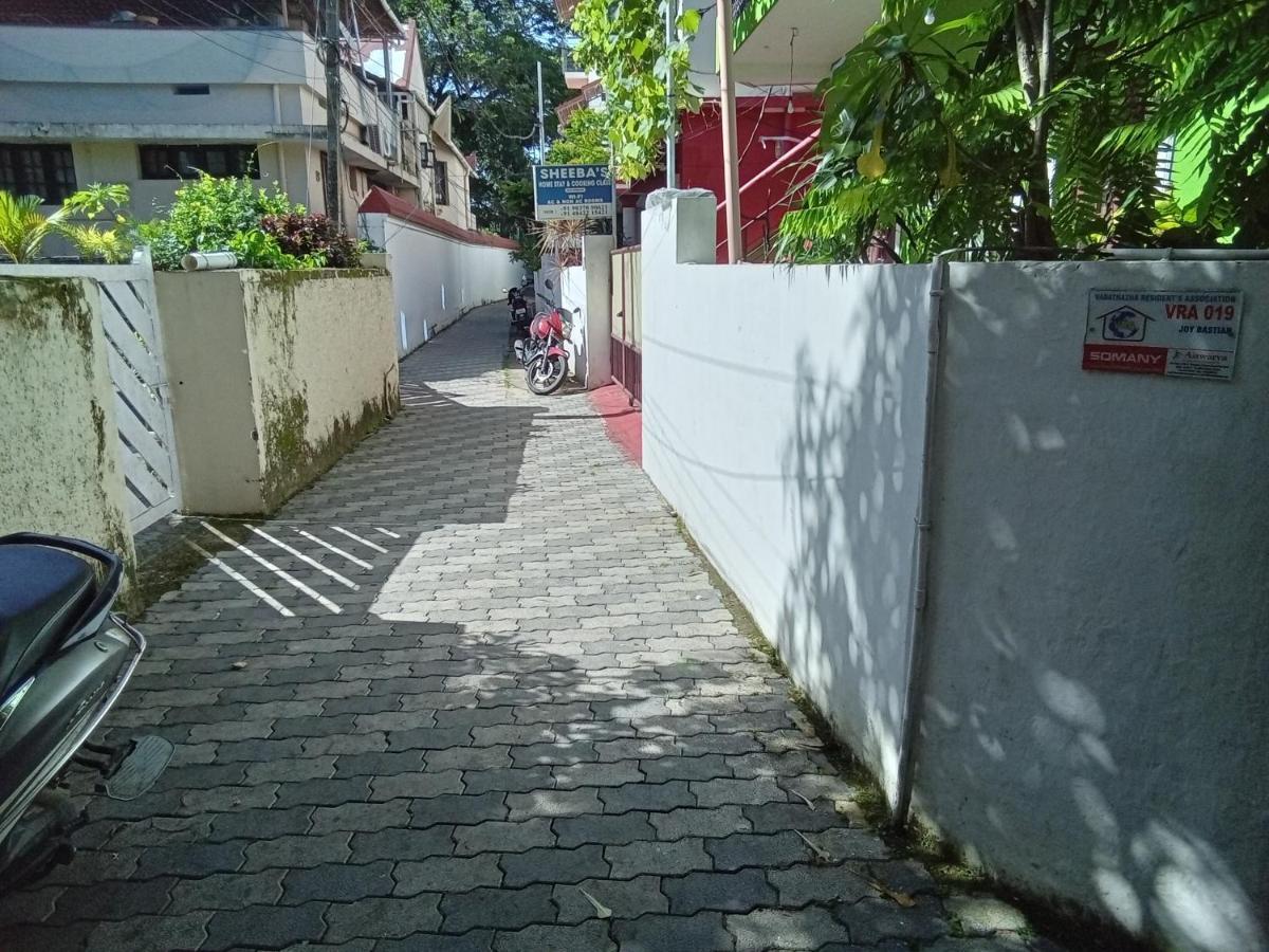 クリストヴィル ホームステイ Kochi エクステリア 写真